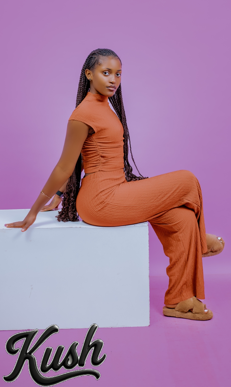 COMPLETE ACTIVEWEAR - left