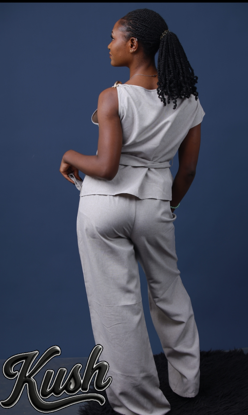 COMPLETE ACTIVEWEAR - left