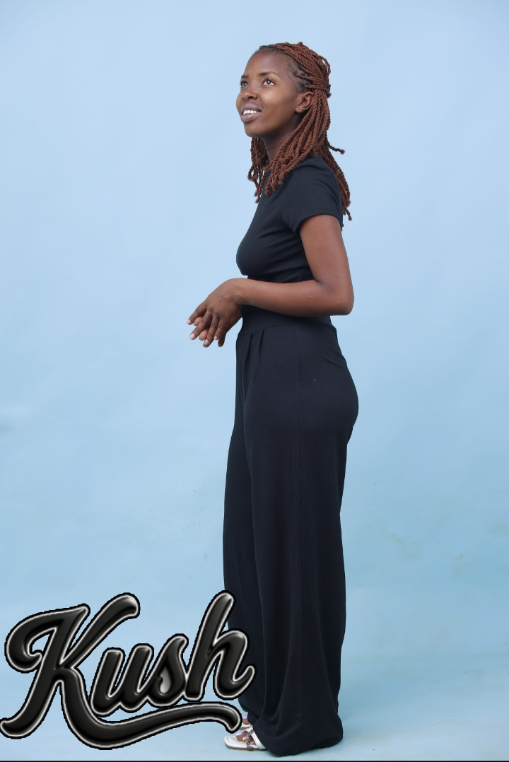 COMPLETE ACTIVEWEAR - left