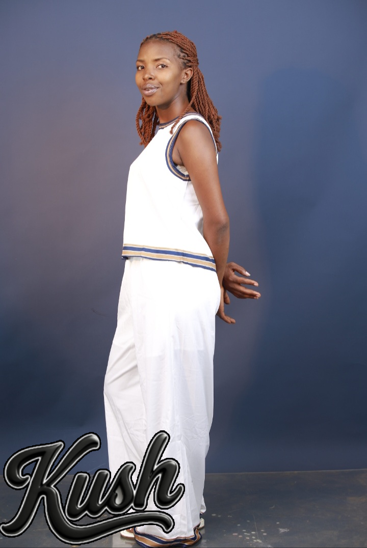 COMPLETE ACTIVEWEAR - left