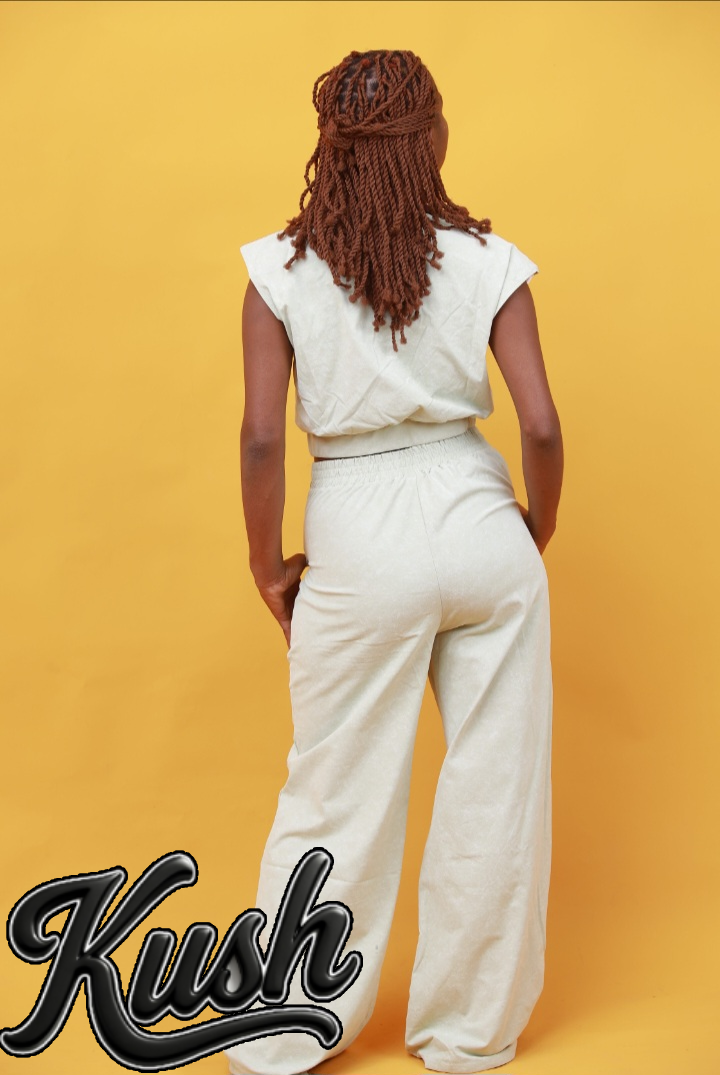 COMPLETE ACTIVEWEAR - left