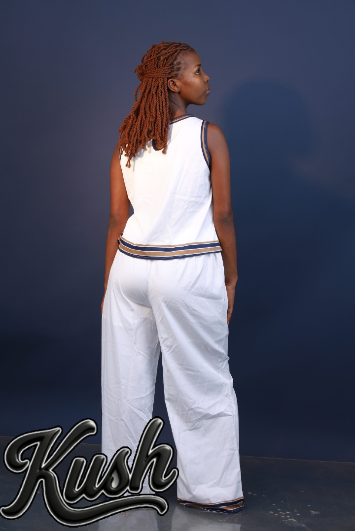 COMPLETE ACTIVEWEAR - right