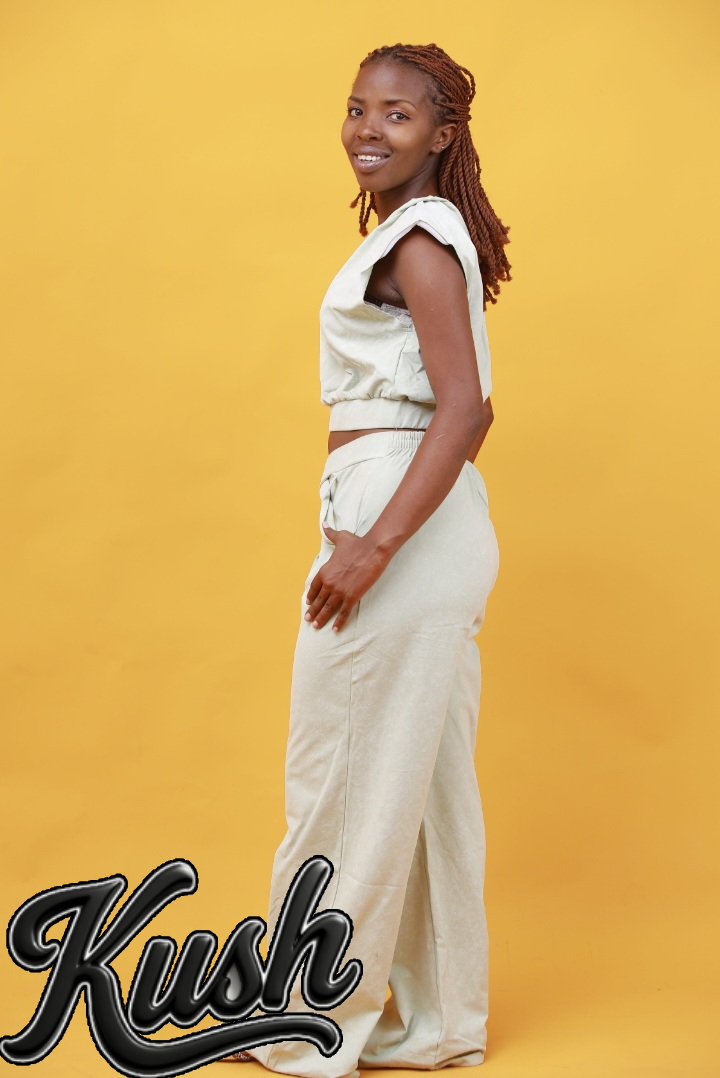 COMPLETE ACTIVEWEAR - right